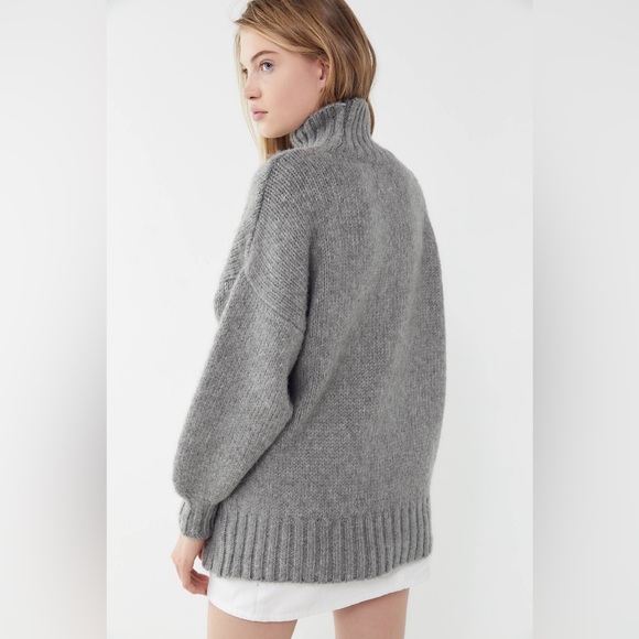 ⭐️ Urban Outfitters Gemma Cozy Gray Turtleneck Cocoon Sweater EXTRA SMALL XS - Picture 2 of 10